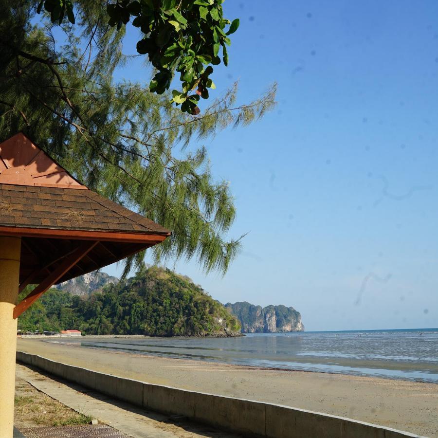 Zzeehouse Hotel Ao Nang Exterior photo